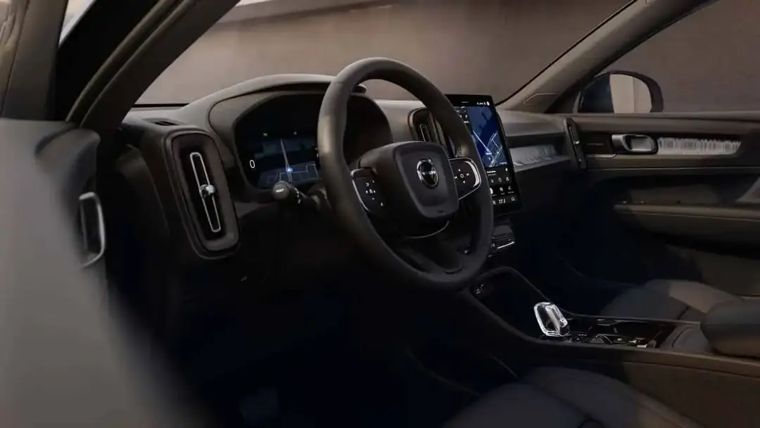 2028-volvo-xc40 (1)