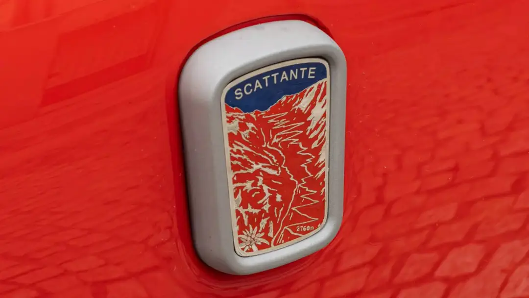 Fiat-500-La-Cinquecento-Scattante-restomod-badge