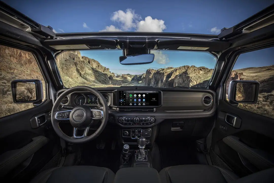 Jeep-Wrangler-interieur-1536x1024