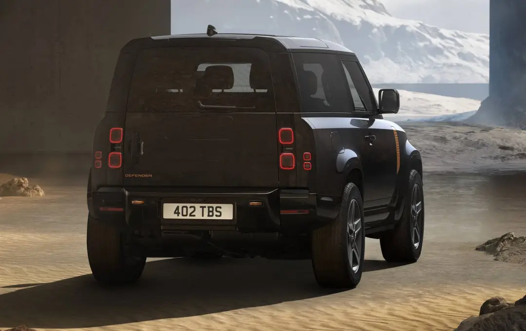 land-rover-introduces-defender-alasia-pack-in-europe-but-its-defender-90-model-loses-an-iconic-item_5