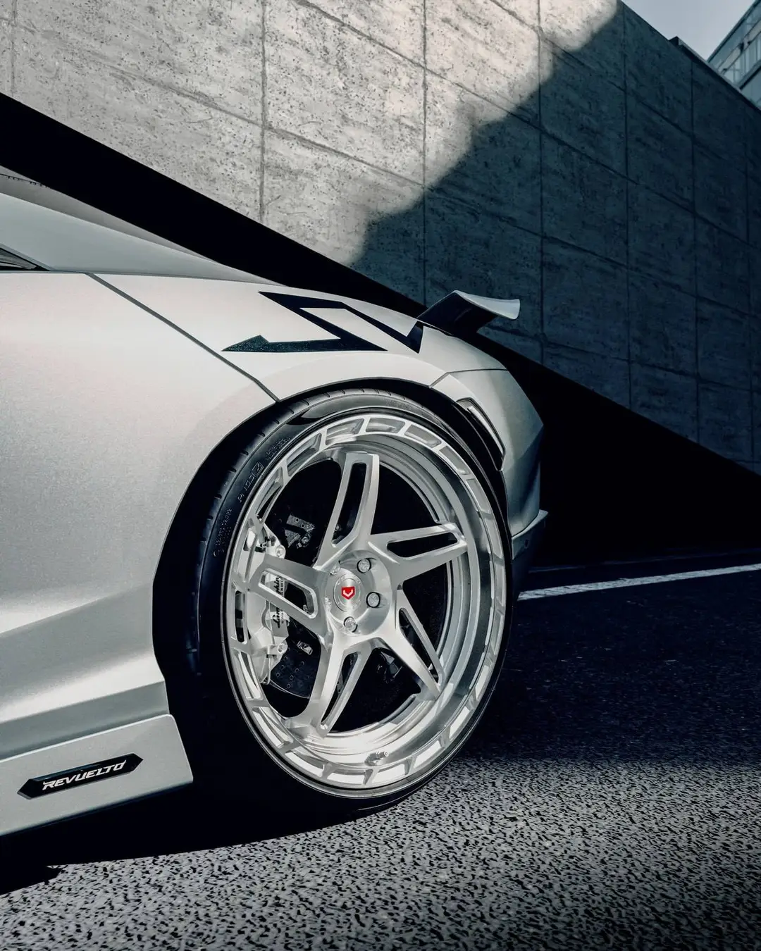 modded-lamborghini-revuelto-sv-looks-like-a-vampire-slayer_3