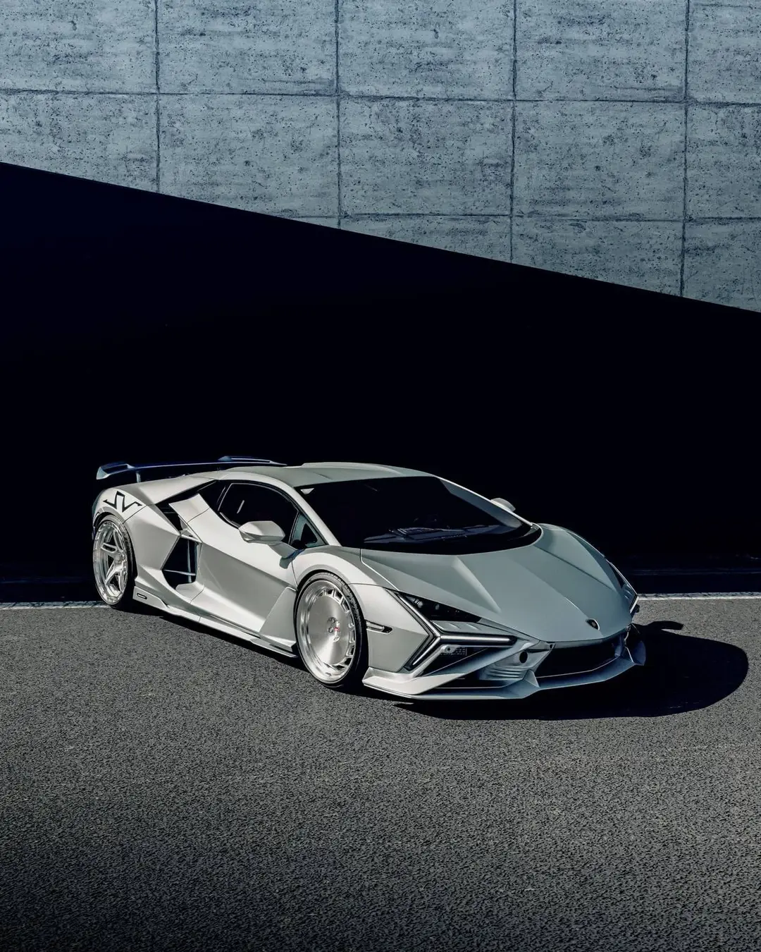 modded-lamborghini-revuelto-sv-looks-like-a-vampire-slayer_4