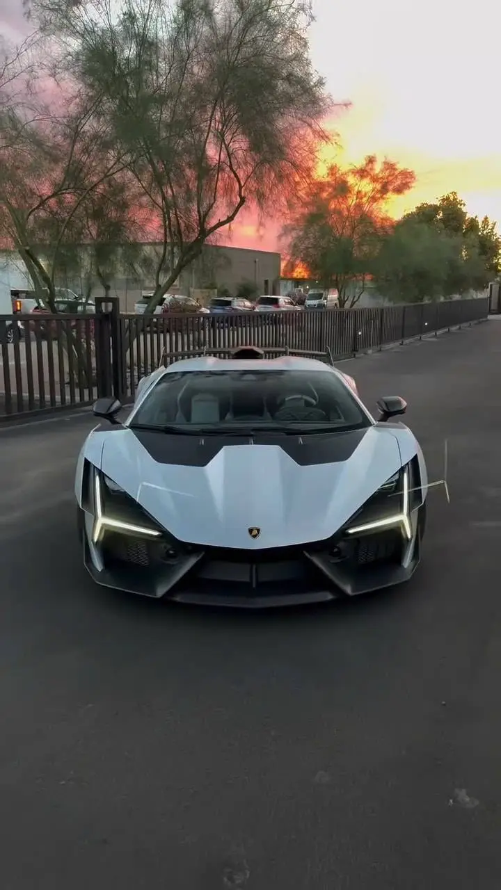 this-is-supposedly-the-wildest-lamborghini-revuelto-out-there_5