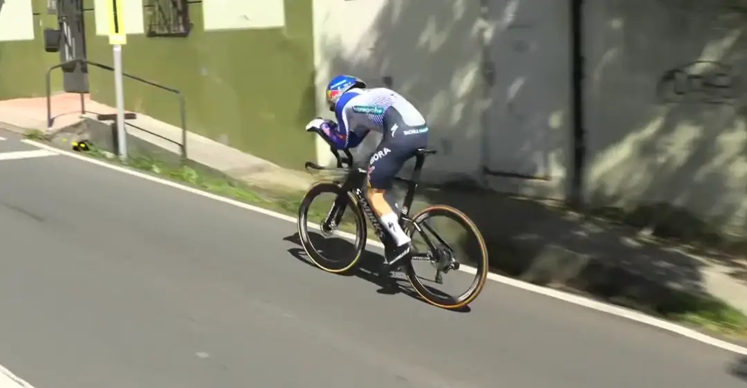Florian Lipowitz en acción en la Itzulia Basque Country