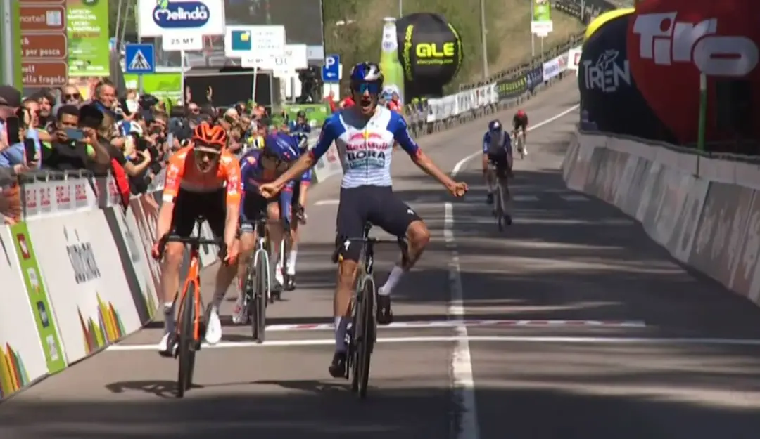Giulio Pellizzari gana la etapa 2 del Tour de los Alpes 2026