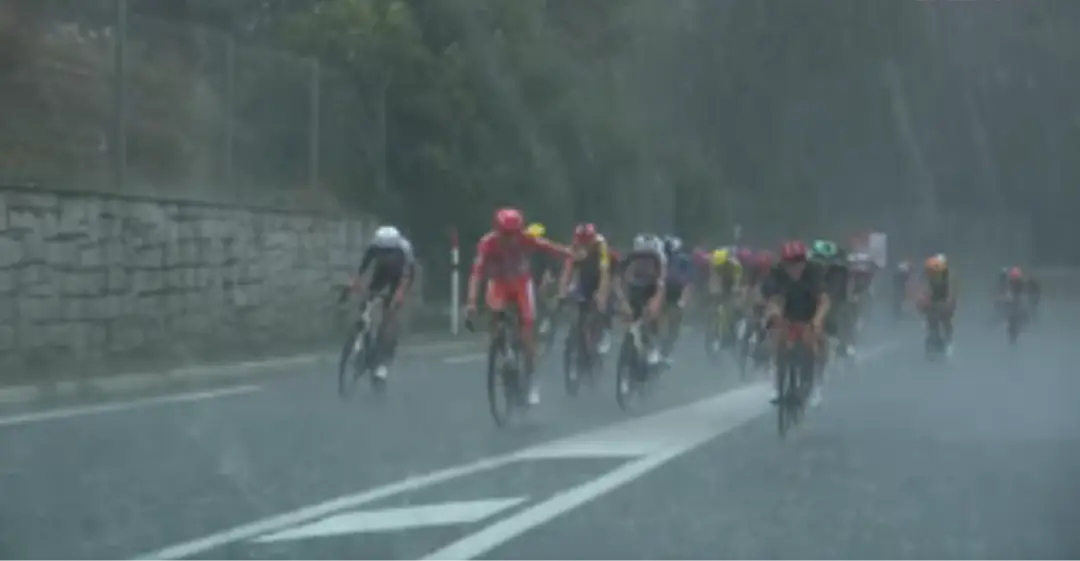 Tadej Pogacar pide la neutralización de la carrera
