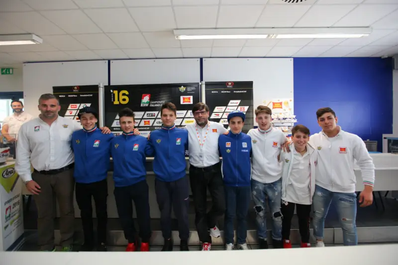26 piloti al via