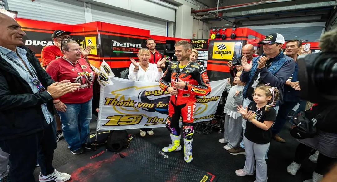 Alvaro Bautista ai saluti con Barni Racing