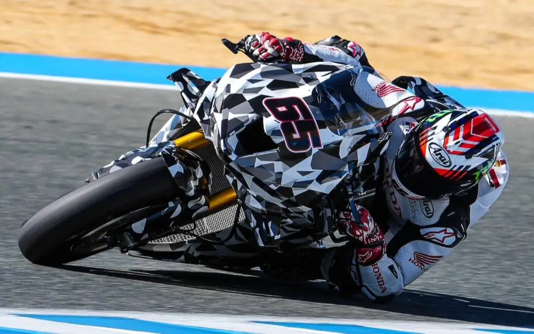 Jonathan Rea riding the 2027 Honda CBR-RR at Jerez