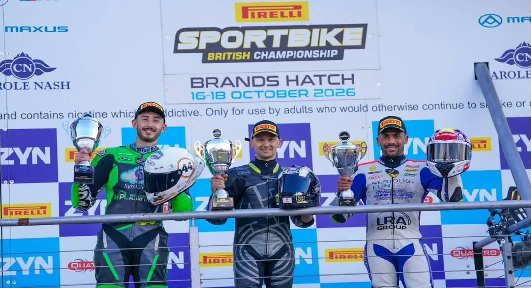 CFMoto vince il BSB SportBike con Richard Cooper, al centro