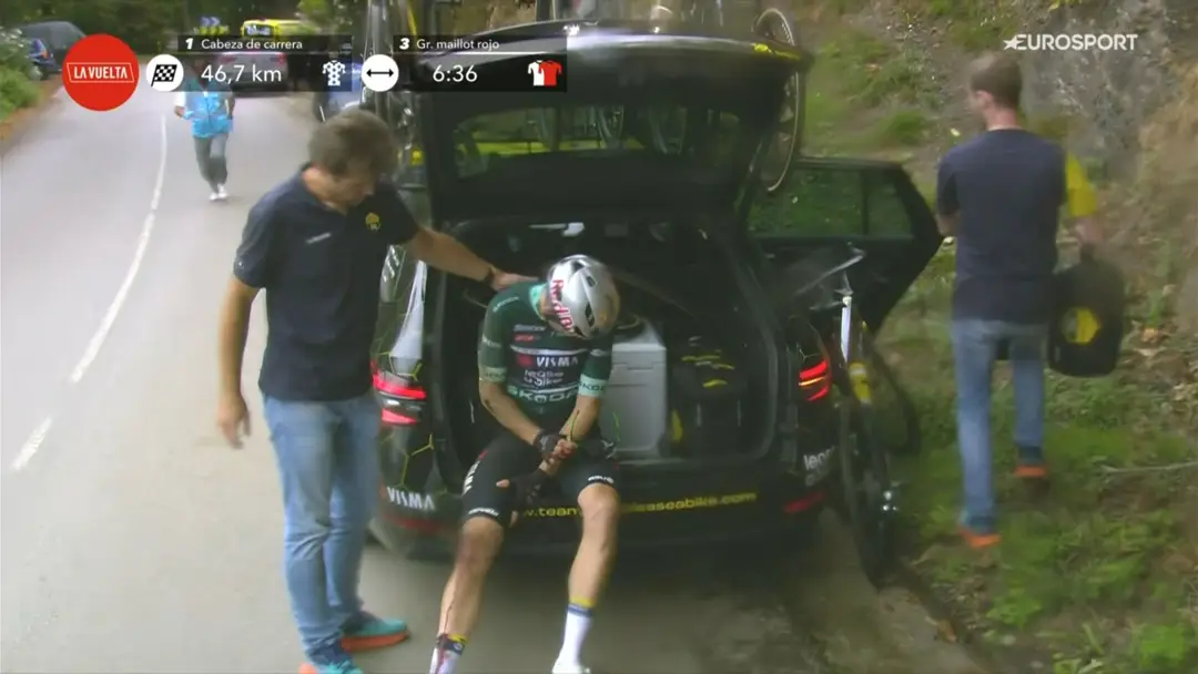 O momento em que o ciclista belga abandona a Volta a Espanha.