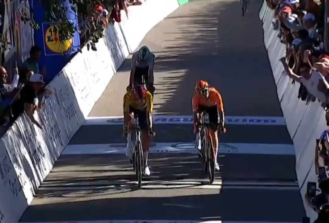 Sprint between Ayuso and Onley at the Volta ao Algarve