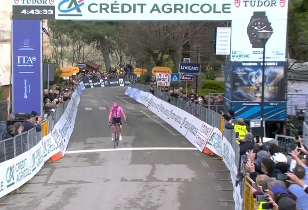 Vitória impressionante de Michael Valgren na Tirreno-Adriatico 2026.