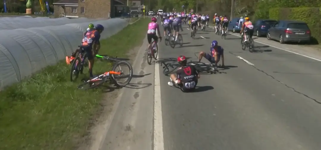 Marc Hirschi crash at La Fleche Wallogne 2026