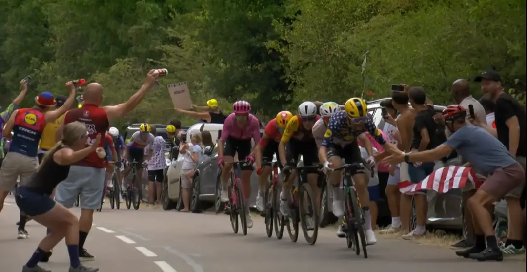 Quinn Simmons was going full gas on the final climb when he spotted his father at the roadside near the summit, giving him a high five as he passed. An extra dose of motivation for the American Lidl-Trek rider.
