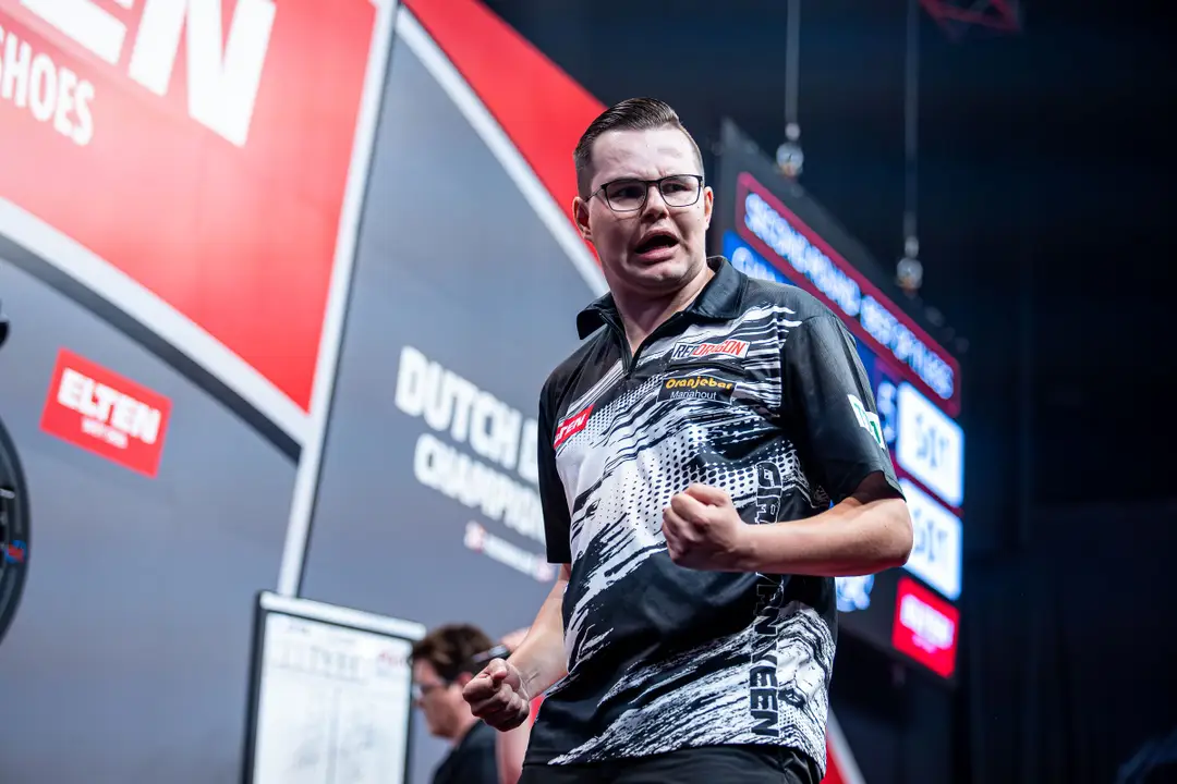 Gian van Veen in actie eerder dit jaar op het Dutch Darts Championship