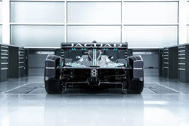 5-Jaguar-Racing-I-Type