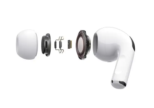 Apple Airpods met Noise Cancellation.