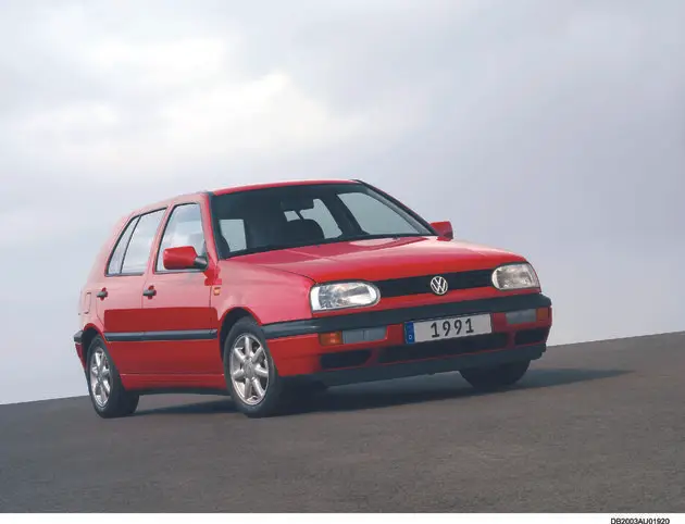 De Golf 3 met airbags v\u00f3\u00f3r en veel andere veiligheidsvoorzieningen.