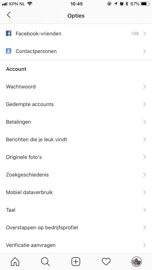 <i>Onderaan instellingen zie je staan `Verificatie aanvrangen.`</i>