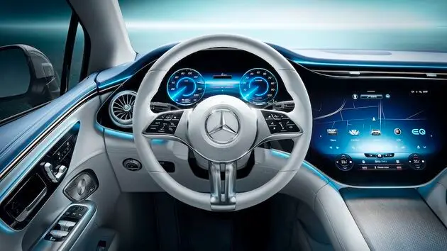 Het MBUX Hyperscreen dashboard van de EQE 350