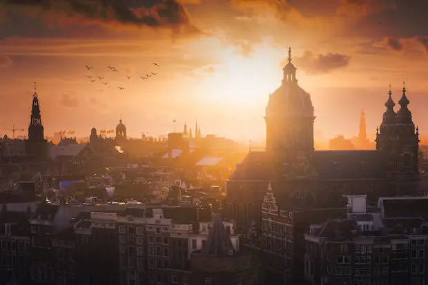 <em>Amsterdam<\/em>