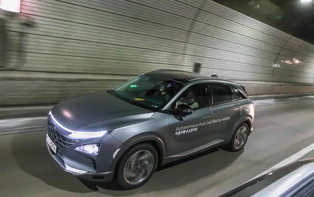 NEXO-Autonomous-Fuel-Cell-Electric-Vehicle-Showcase-3
