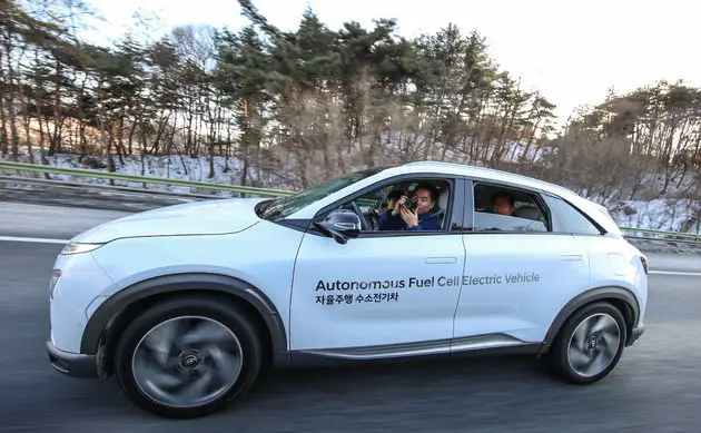 NEXO-Autonomous-Fuel-Cell-Electric-Vehicle-Showcase-4