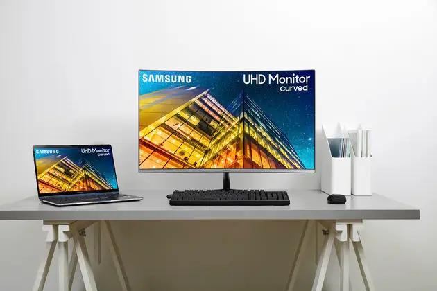 Samsung UR59C 32&rdquo; Monitor.j