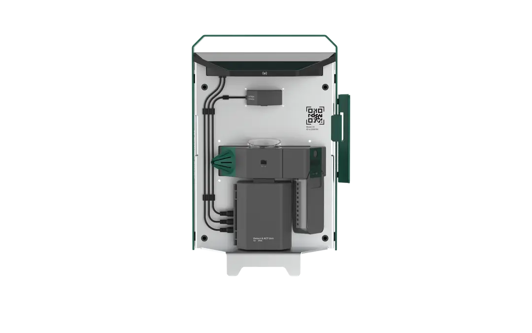 DDW2026_Designing for living systems_hornet trap_front view