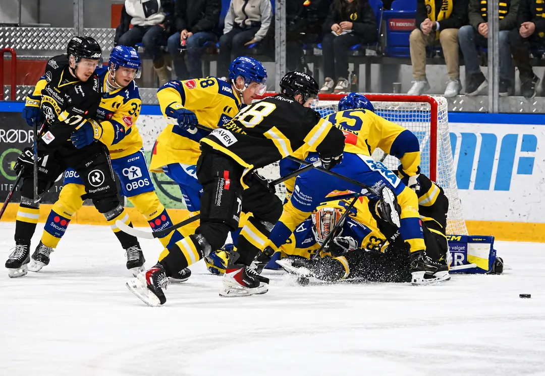 Ishockeydrama foran målet