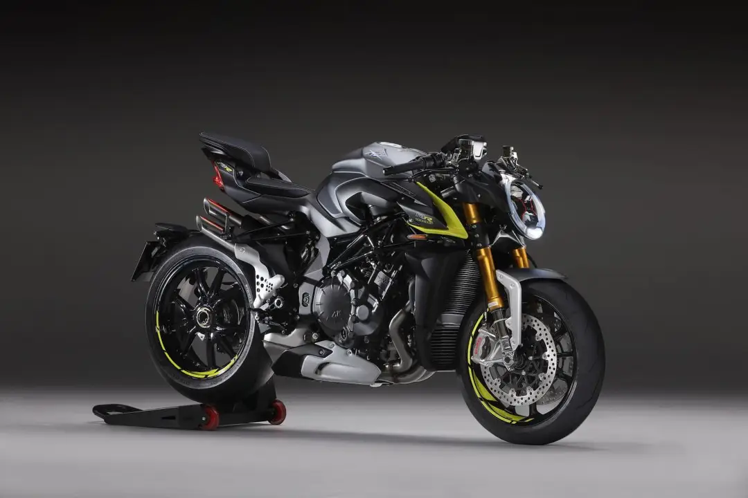 2020 mv agusta brutale 1000 rr studio 2 1200x800 1