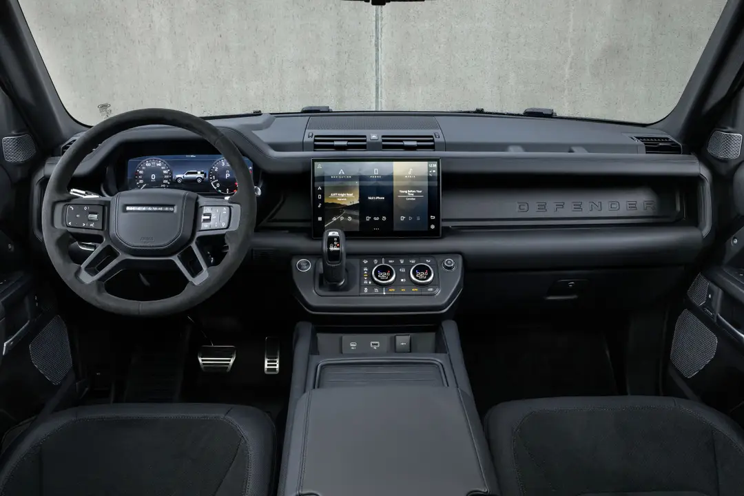 379866 lr def v8 interior 22my 250221 15 2d8deb original 1613985399 scaled