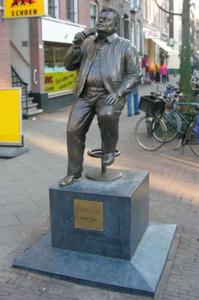 677px standbeeld hazes