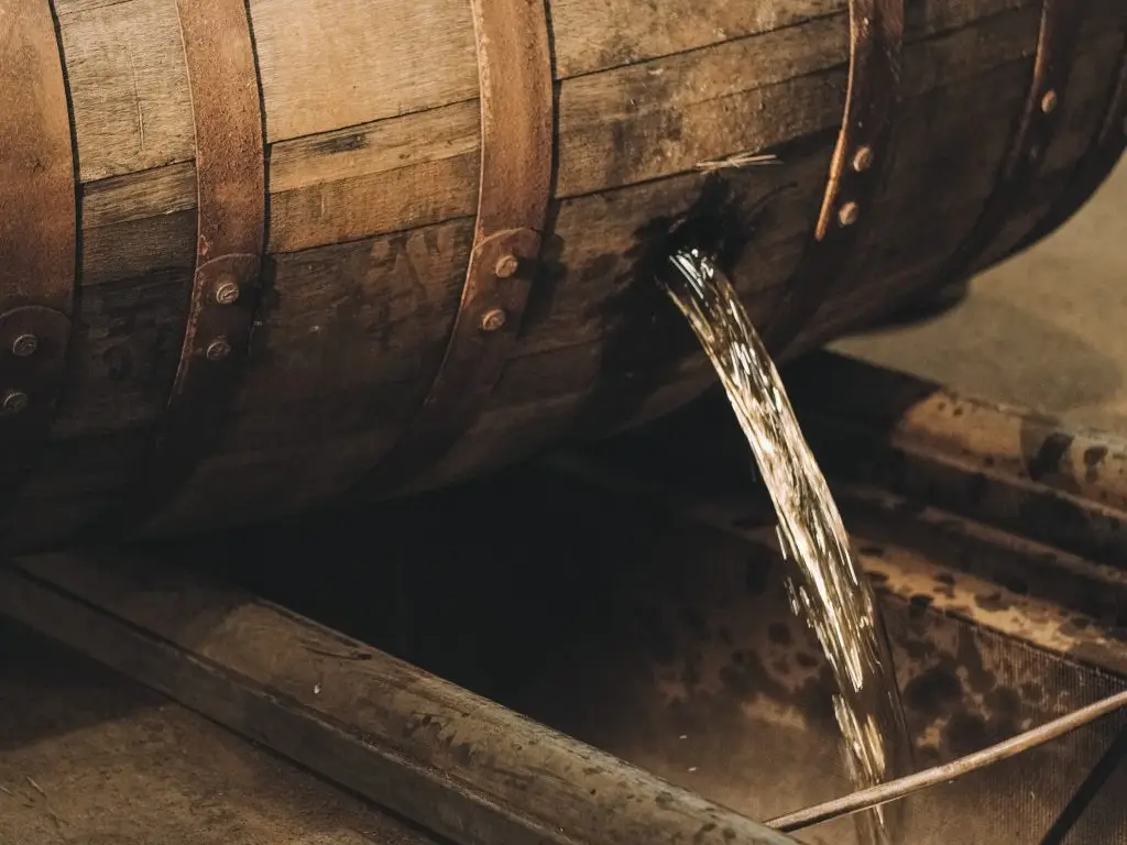 bushmills process barrel harvesting 2 beauty shot 1024x768