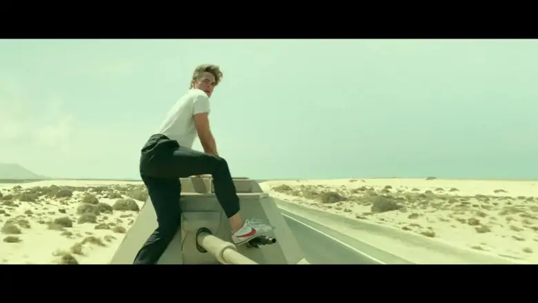 chris pine as steve trevor wears nike white shoes in wonder woman 1984 2020 movie 780x439 1