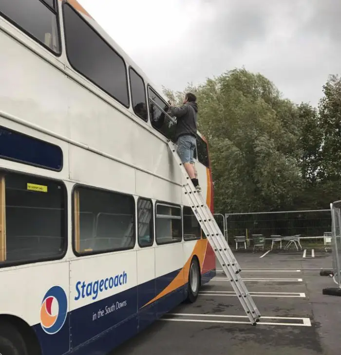 double decker bus homeless shelter 15 5a1c253cd0a1e 700