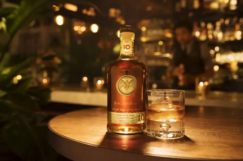 f20 bacardi premiumrange diez locationmerakia rocks people cocktail jpg 1024x680