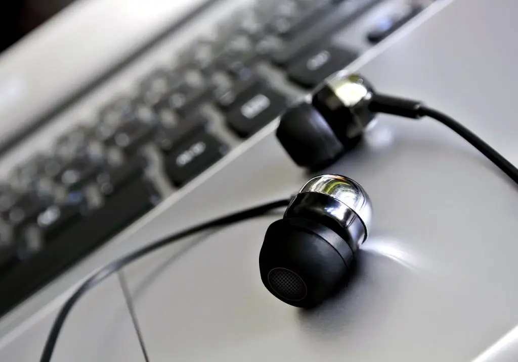 fhm headphones 1024x717