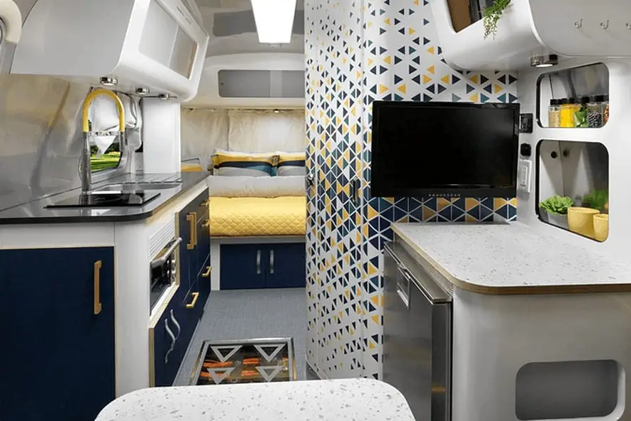 https hypebeastcom image 2022 01 airstream estream concept electric camping trailer reveal 002