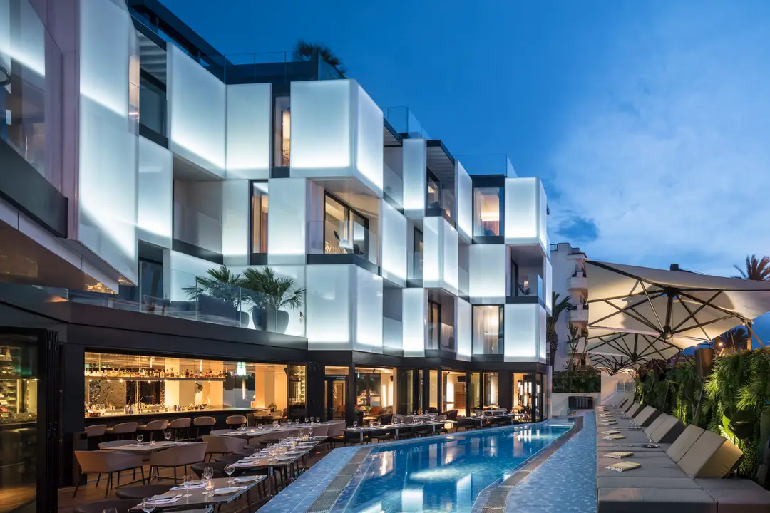 izakaya asian kitchen bar exterior pool cabanas credit amit geron