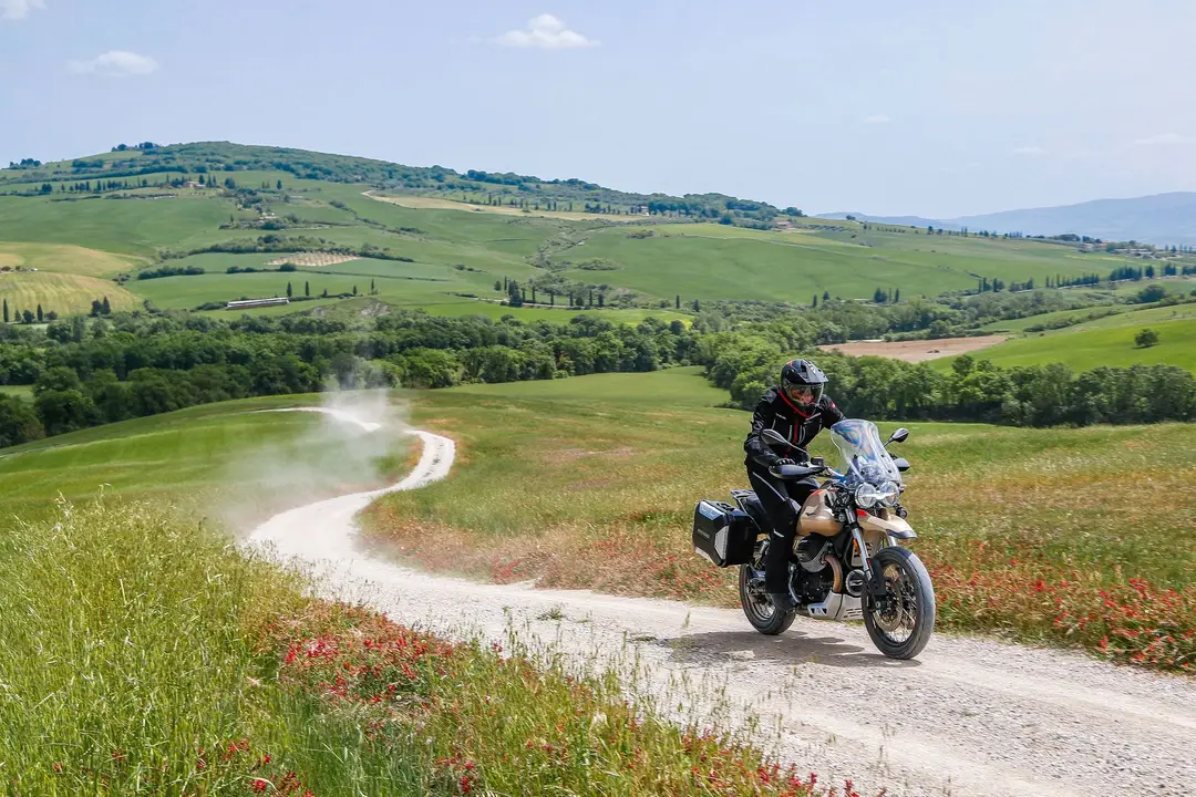 moto guzzi v85 tt travel fhm09