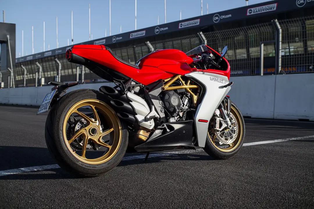 mv agusta superveloce fhm19