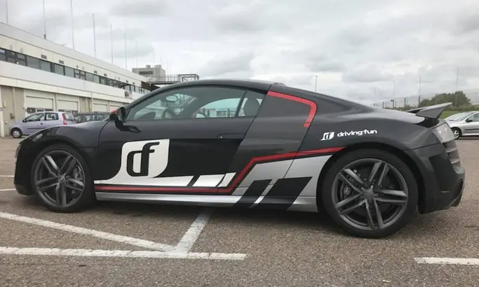 racen auto r8