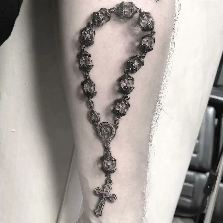 the tattoo artist makes hyper realistic tattoos that look more like they were printed on the skin 60015091c558e 880