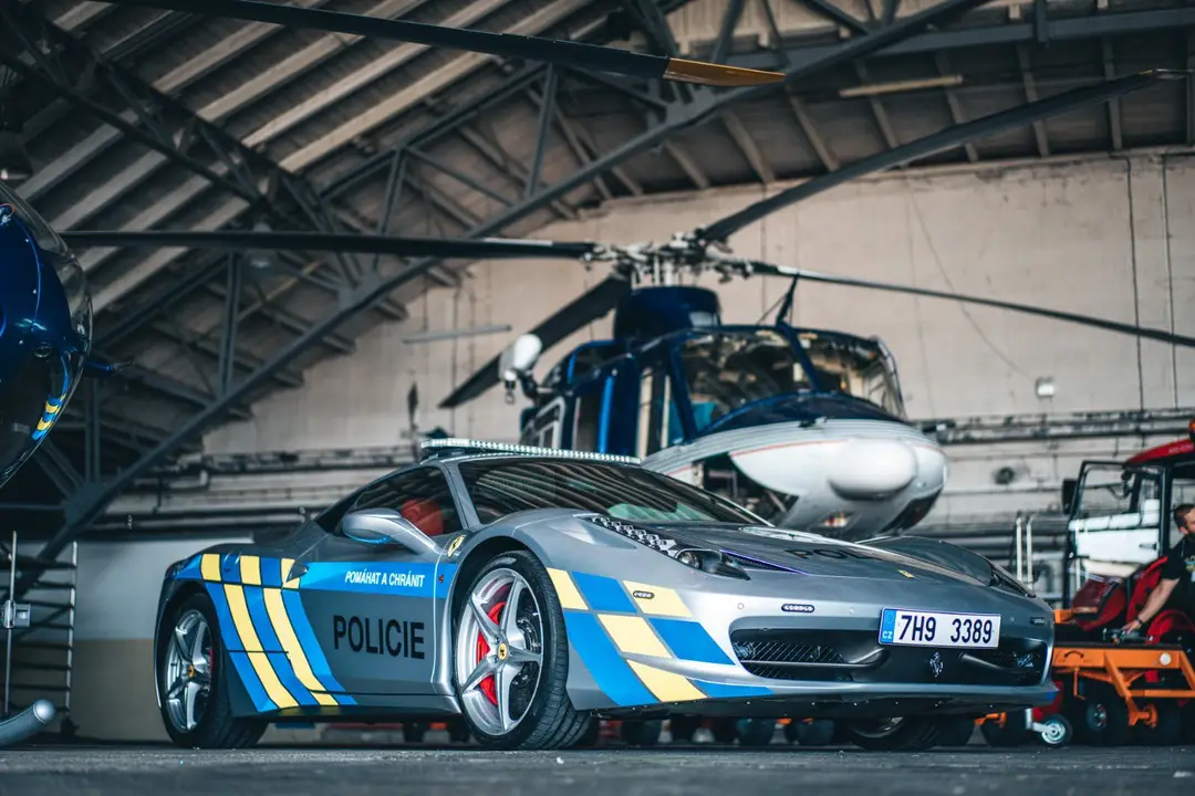 tsjechie politieauto ferrari 458 1