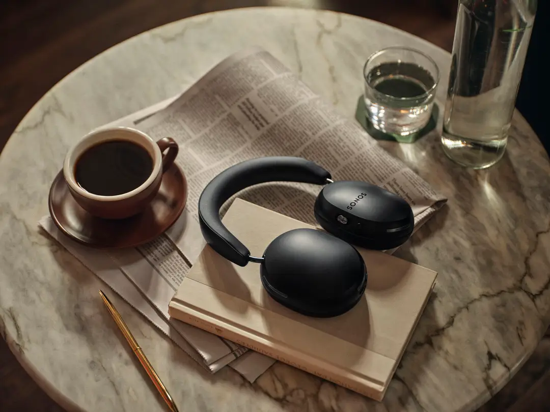 De nieuwe Sonos Ace in het zwart.