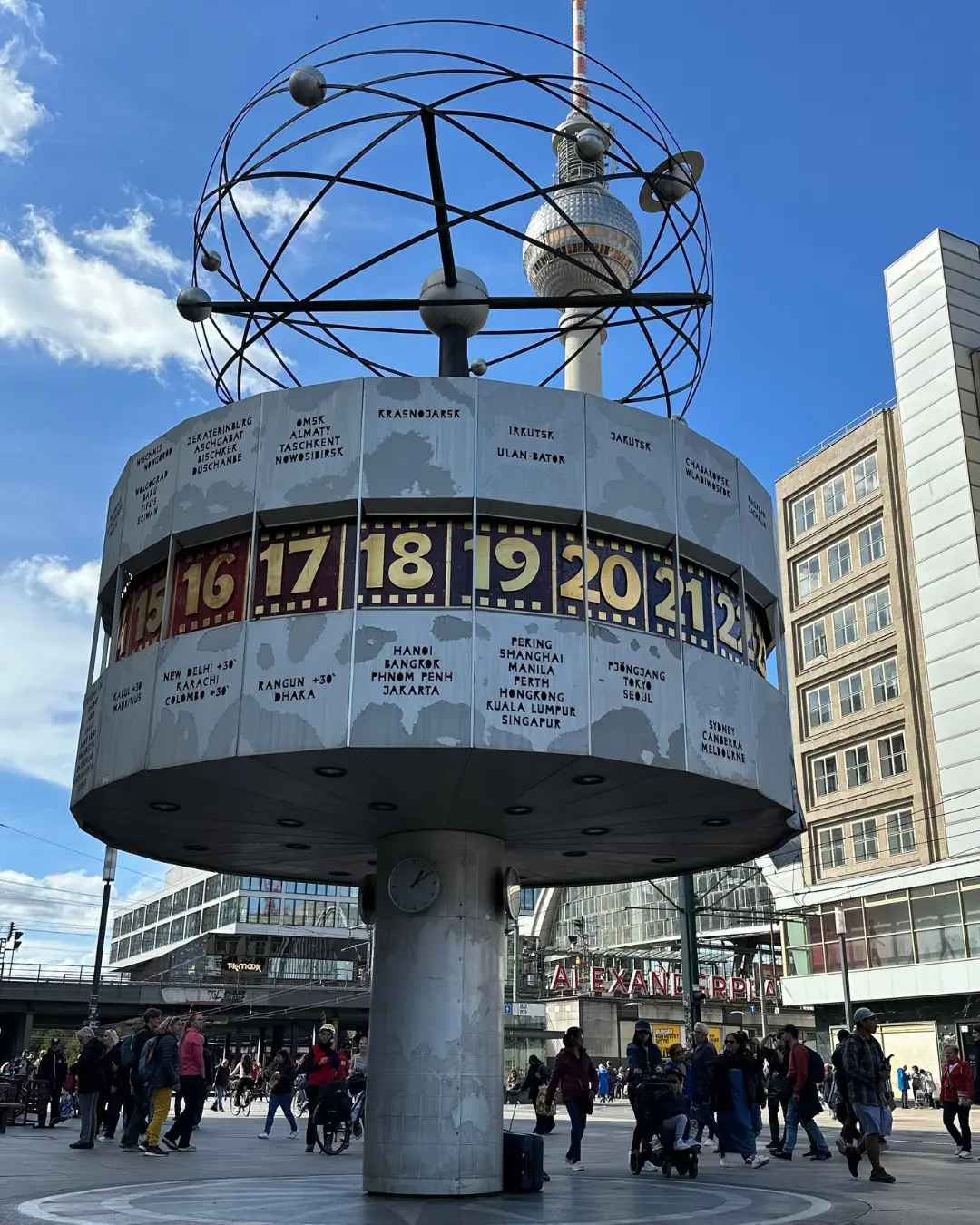 Op de&nbsp;Alexanderplatz weet je altijd hoe laat het is!