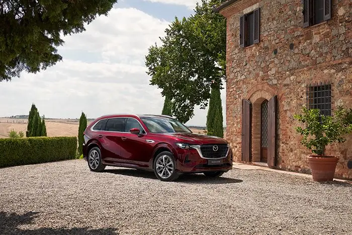 De imposante Mazda CX-80.