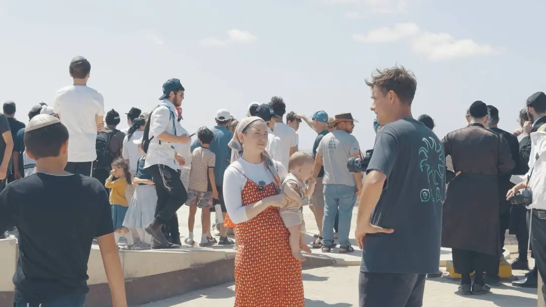 STILL_4